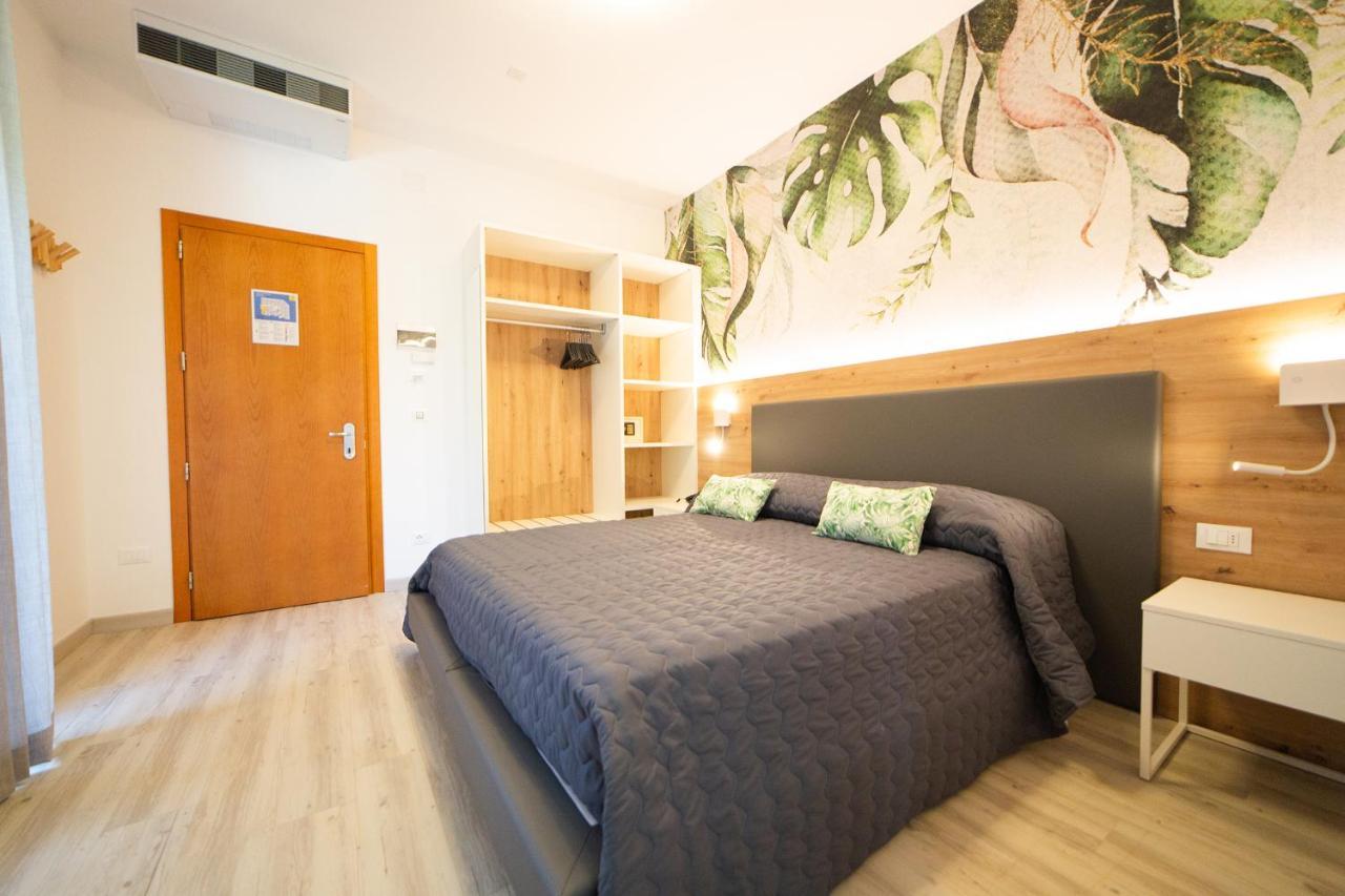 Hotel All'Orologio 3 Stelle Superior Caorle Ngoại thất bức ảnh