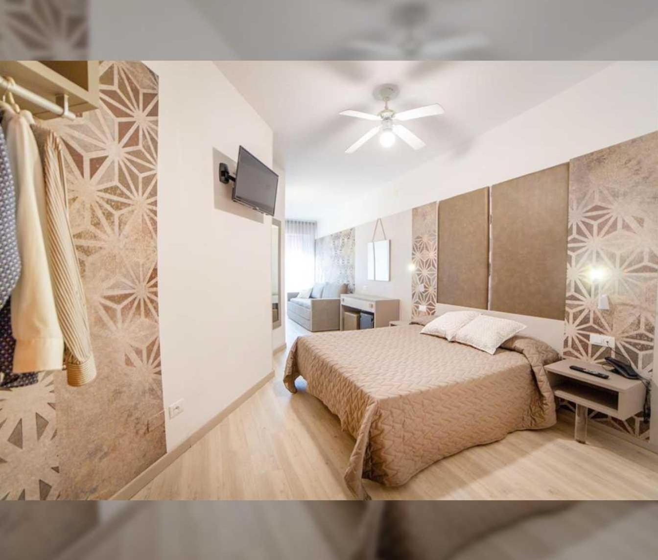 Hotel All'Orologio 3 Stelle Superior Caorle Ngoại thất bức ảnh